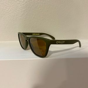 RARE Oakley Frogskins Grenade Edition